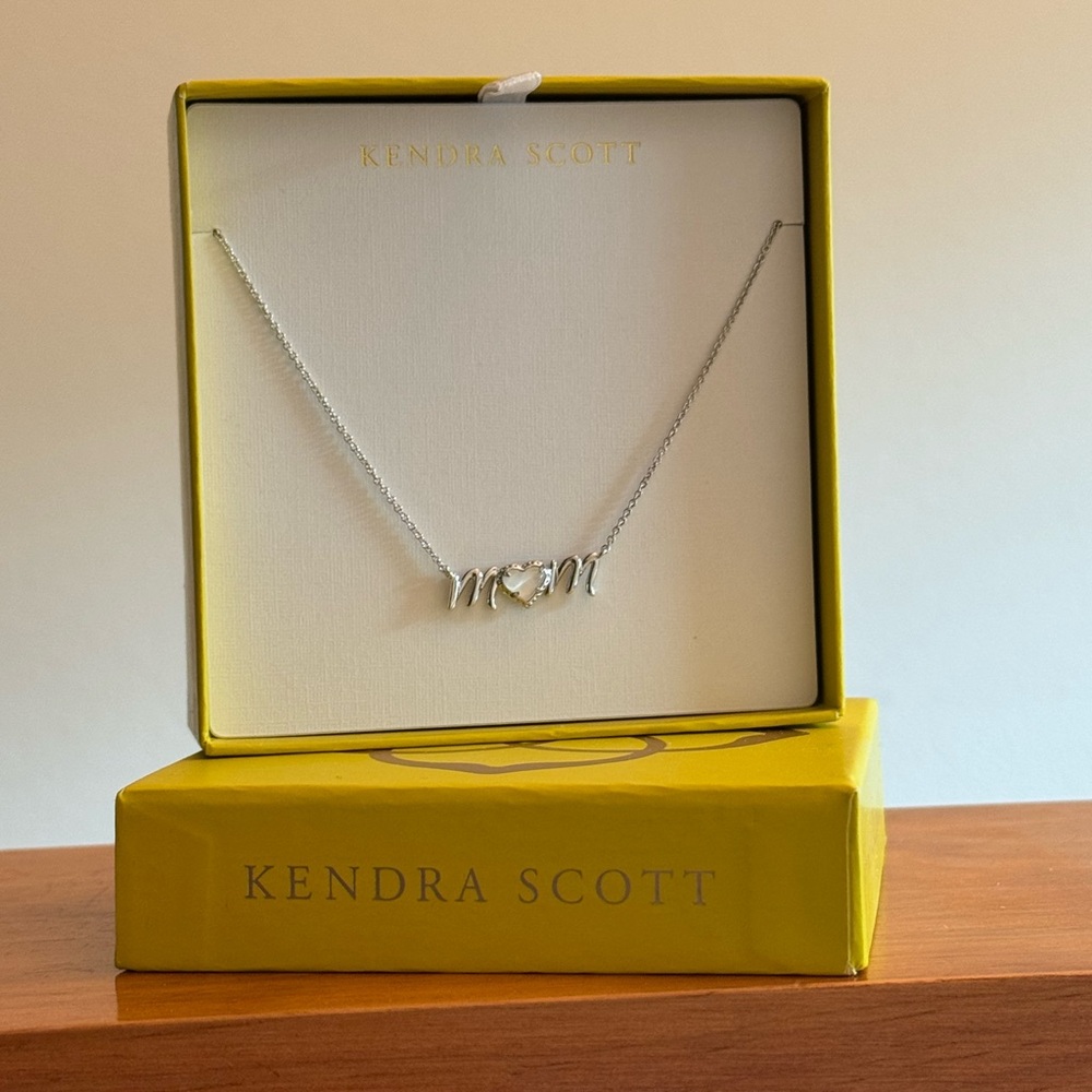 NWT Kendra Scott Mom Heart Necklace